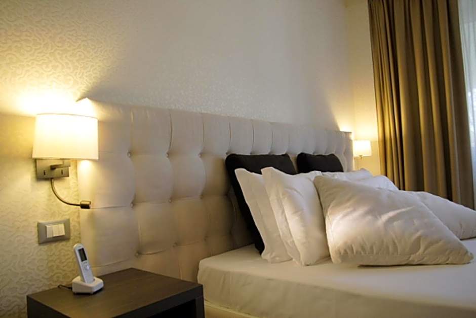 HLL Hotel Lungolago Lecco-Como Lake