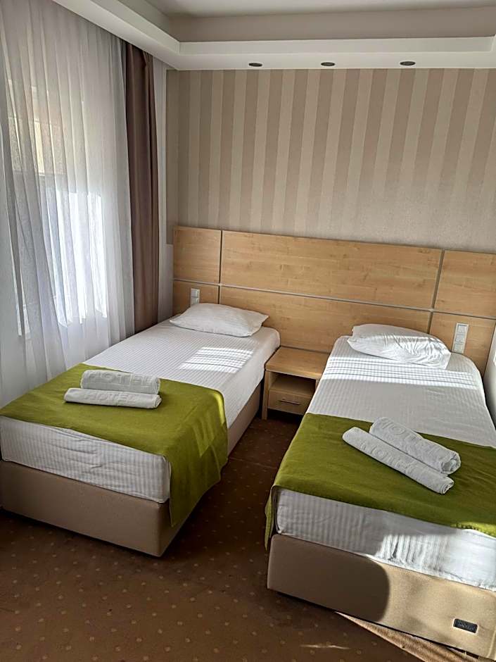 Laurus Motel Airport Tuzla