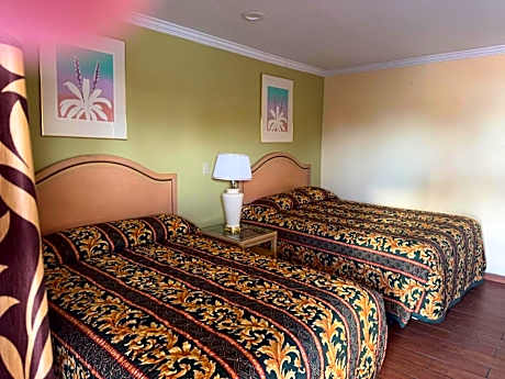 Deluxe 2 Double Beds Non-Smoking
