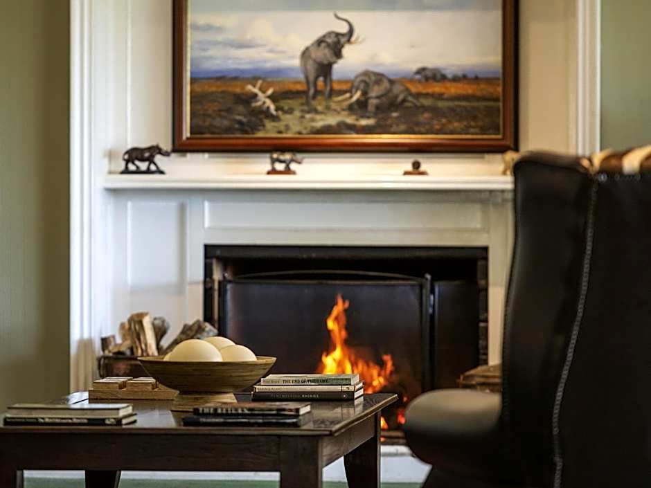 Founders Lodge by Mantis