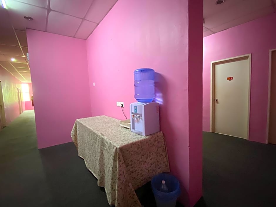 OYO 89760 Harmoni Inn Hotel