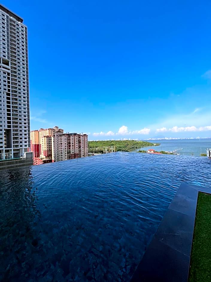 Georgetown Urban Family & Baby-Friendly Home with Skypool Seaview