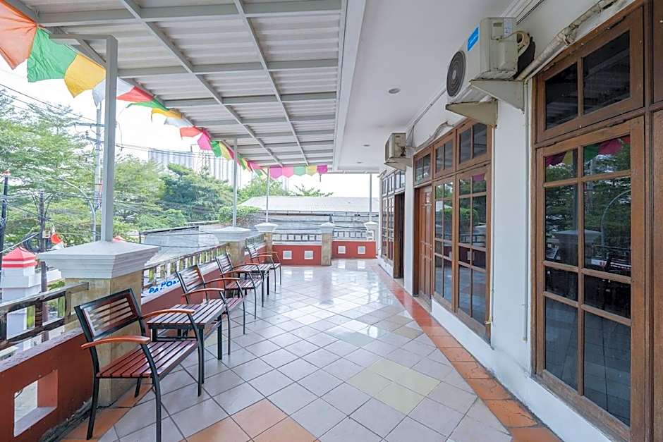 RedDoorz Plus @ Gunungsari Surabaya