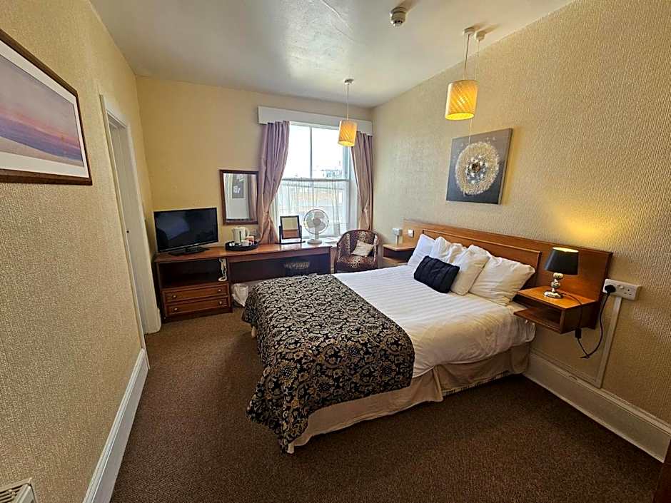 Rivelyn Hotel Bar & Restaurant