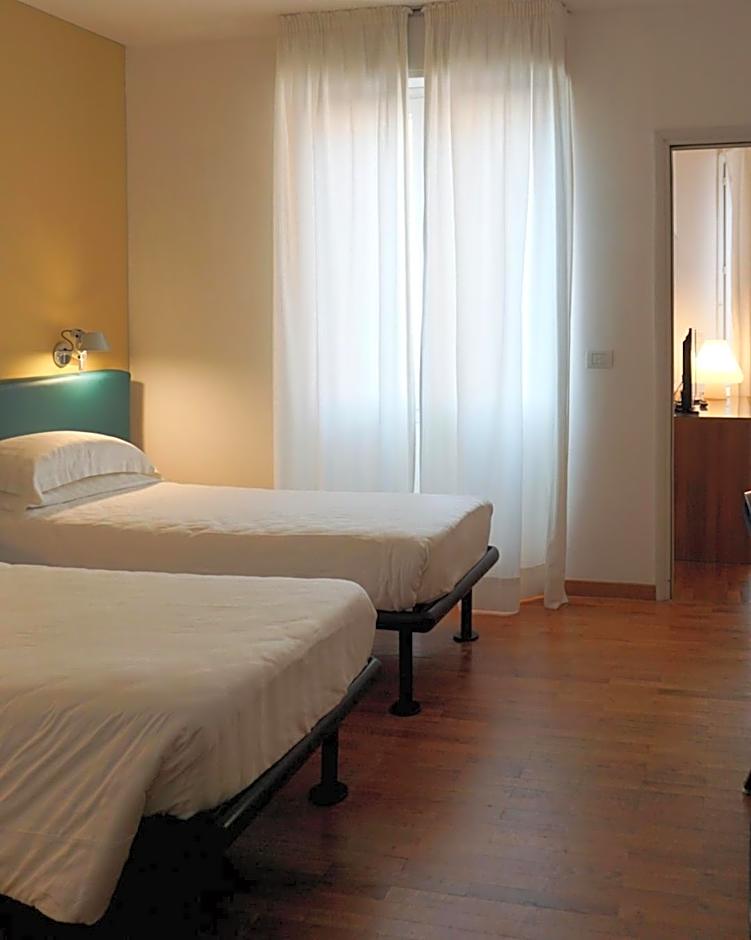 Mistral2 Hotel