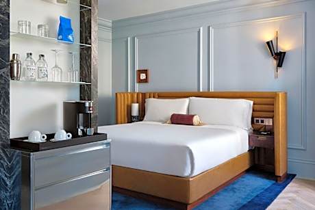 Superior King Room with Urban View