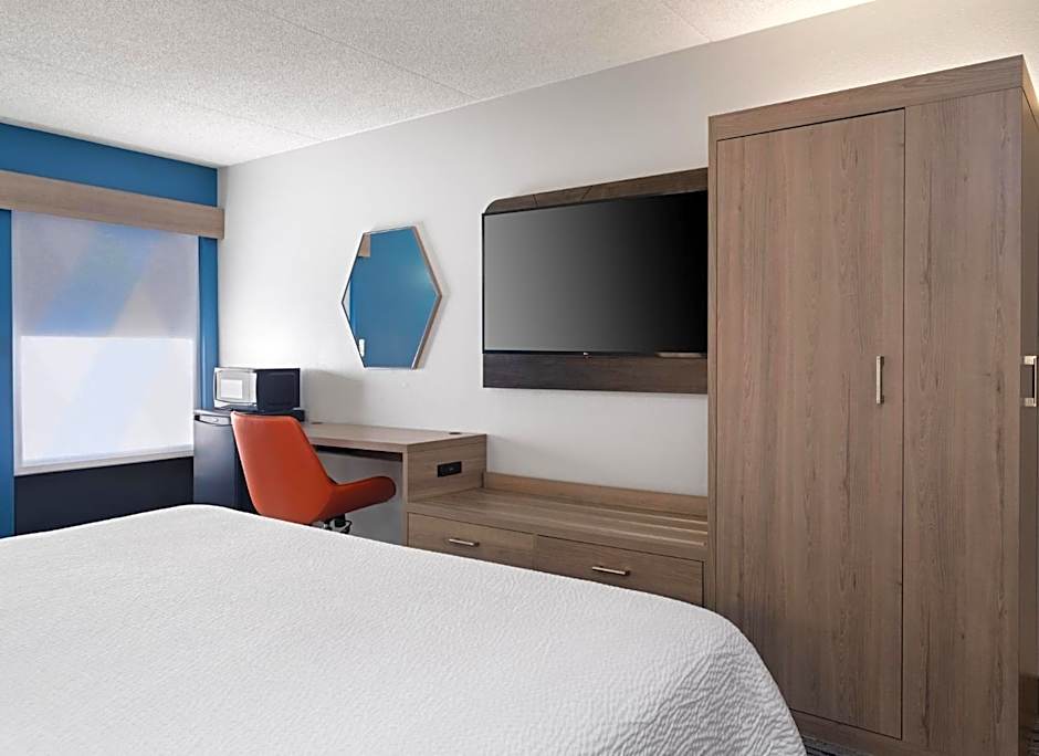 Holiday Inn Express Indianapolis Airport By IHG