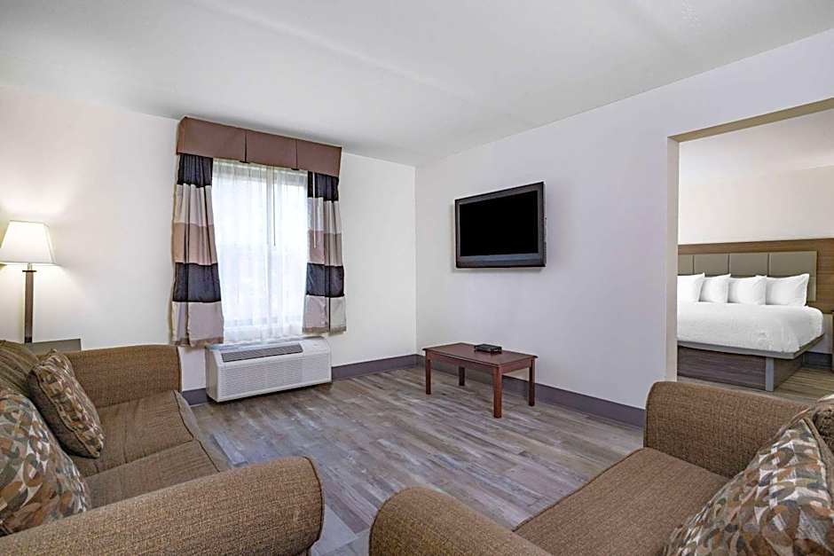 Ramada by Wyndham Hendersonville