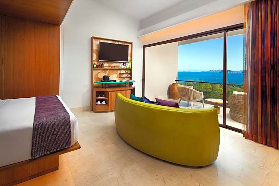 Photo 1 of 4 of Premier 1 King Bed, Ocean View, Balcony