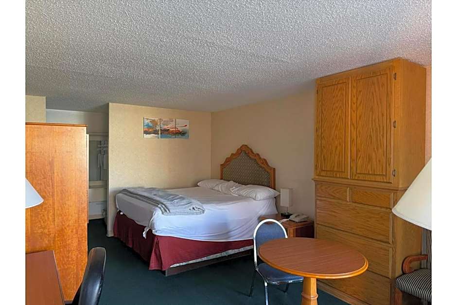 Castle Inn & Suites by OYO Lawton