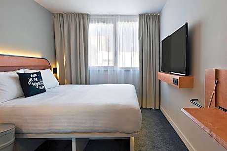 Room, 1 Queen Bed (Moxy Sleeper) (1 Queen Bed)