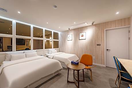 Deluxe Twin Room - Check-In 5:00 PM