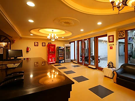 Motel Divine International 