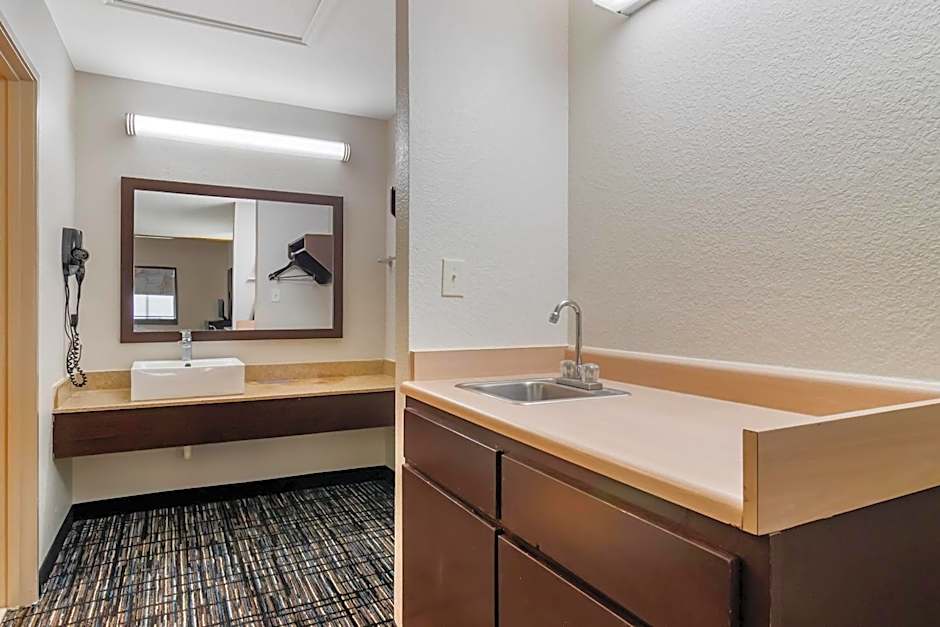 Quality Inn & Suites I-10 Near Fiesta Texas