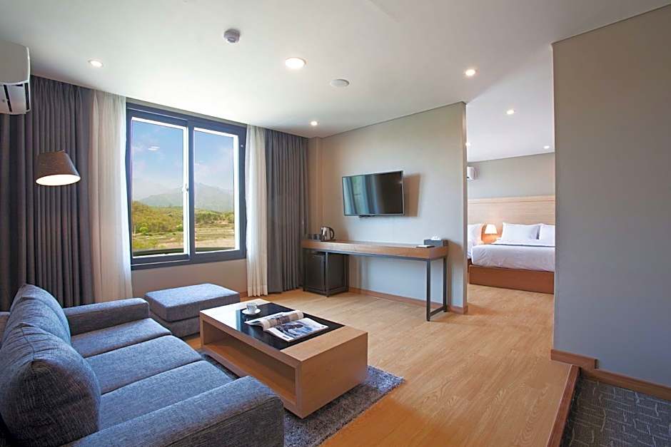 Two-Y-Hotel