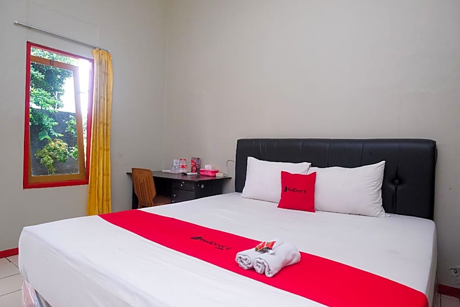 RedDoorz near Kampus UMP Purwokerto