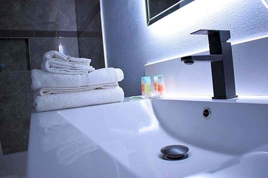 Willow Tree Inn & Suites