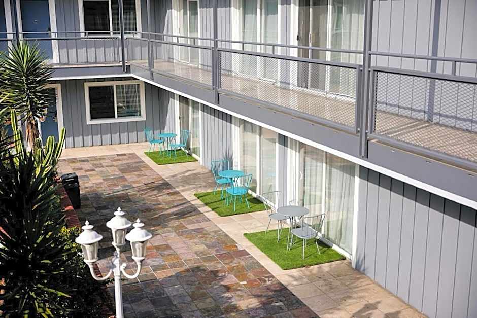 The Live Hotel