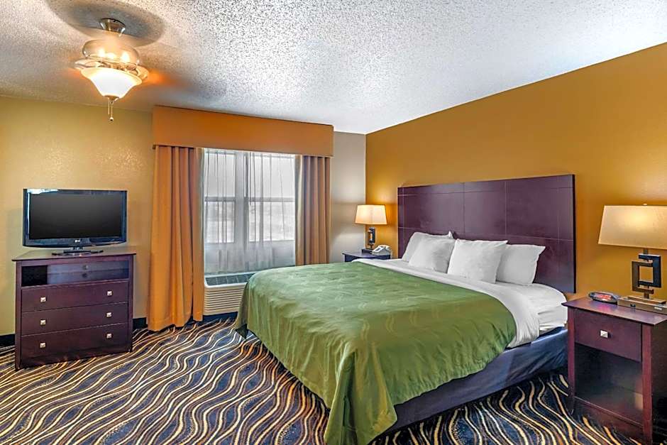 Quality Suites Addison-Dallas