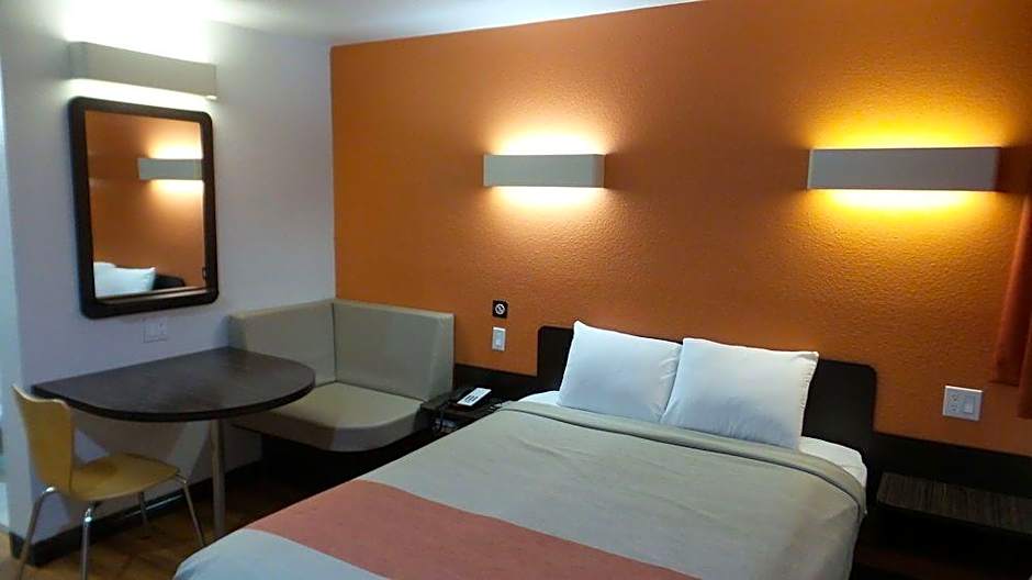 Motel 6 Riverside, CA - UCR East