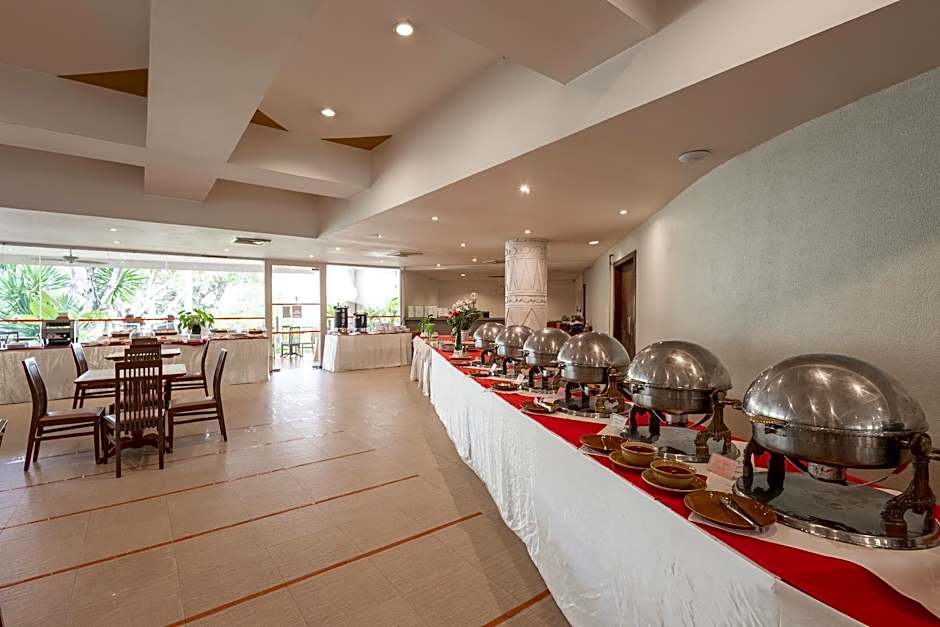 Tropicana Hotel (SHA Extra Plus)