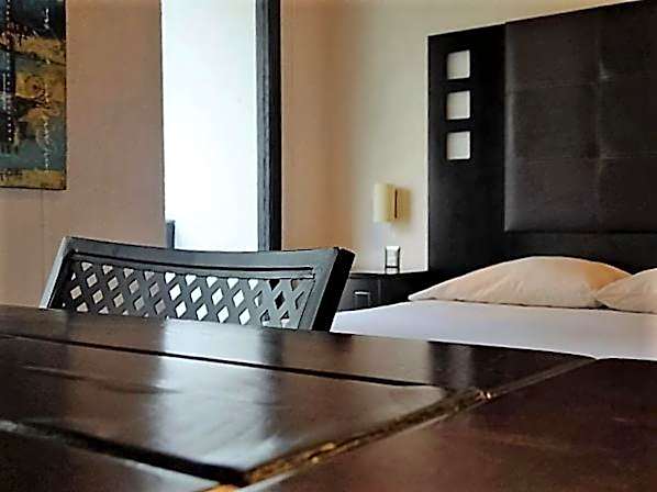 Aztic Hotel and Executive Suites
