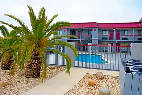 Super 8 by Wyndham New Braunfels I-35