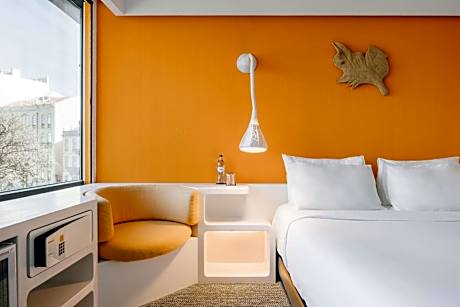 Deluxe Double or Twin Room with City View