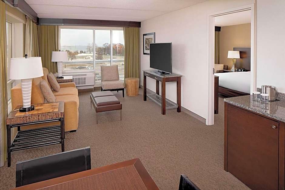 DoubleTree by Hilton Boston Bayside