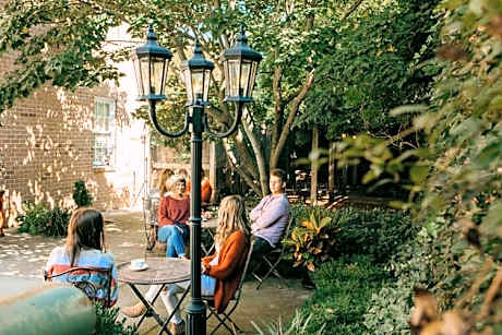 Queen Room with Garden View