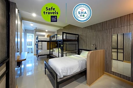 Bunk Bed in Mixed Dormitory Room