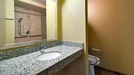 Accessible - 1 Queen, Mobility Accessible, Bathtub, Non-Smoking, Continental Breakfast