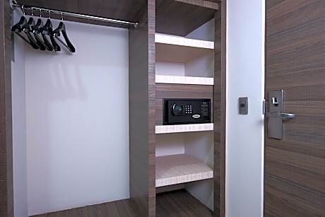 Deluxe Suite with Spa Bath