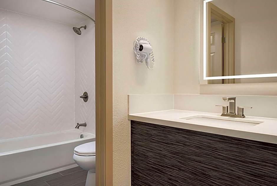 Ramada by Wyndham Anaheim Convention Center