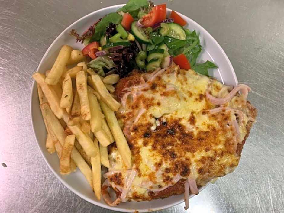 Mountain Creek Motel Bar & Restaurant