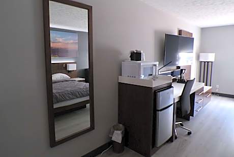 Luxor Inn & Suites, a Travelodge by Wyndham