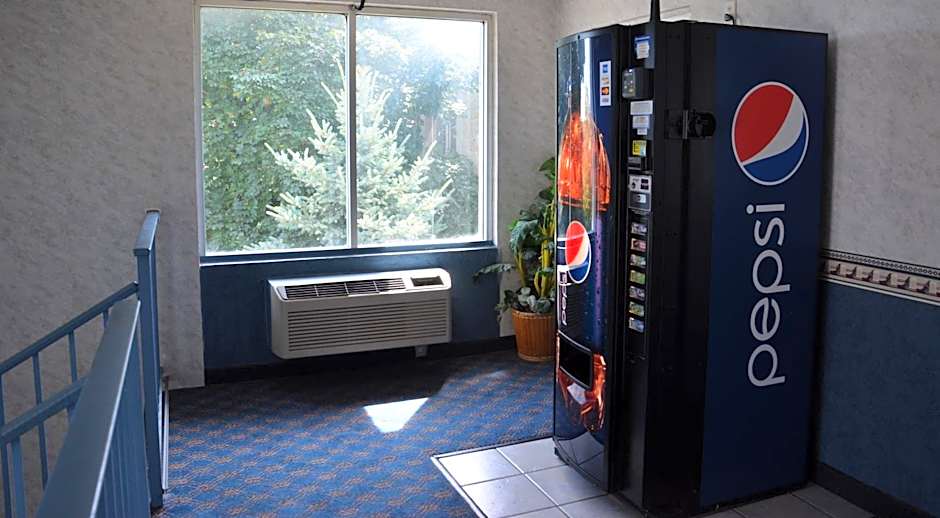 Travelodge by Wyndham Milwaukee