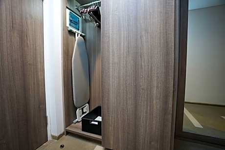 Standard Queen Room with Terrace Access