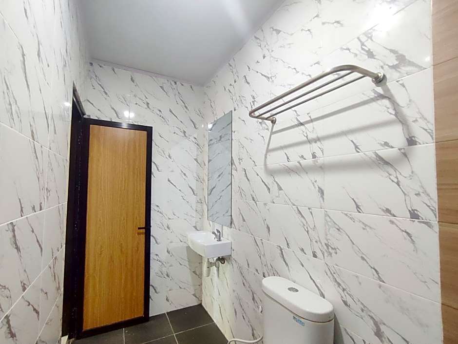 RedDoorz Near Simpang Lima Semarang