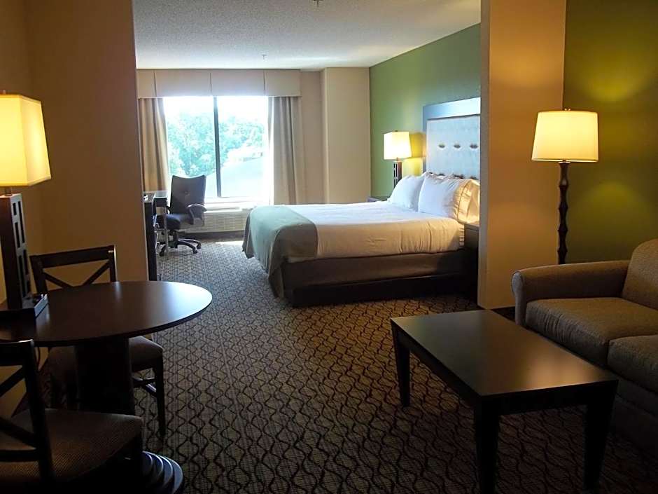 Holiday Inn Express and Suites Winchester By IHG