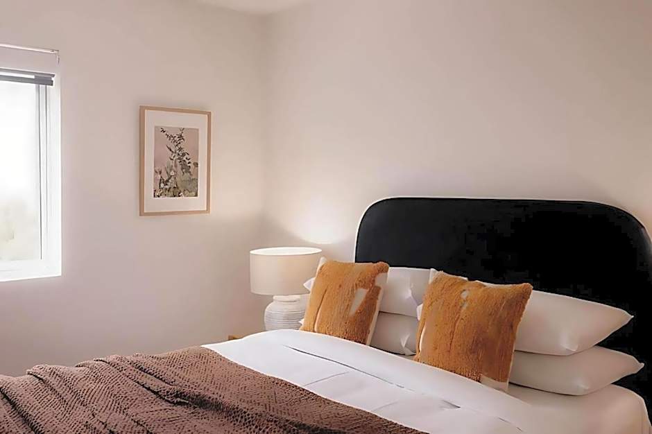 Battery Point apartment with river views