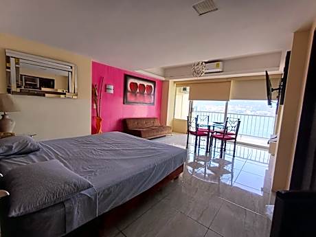 Hotel Torres Gemelas vista al mar a pie de playa