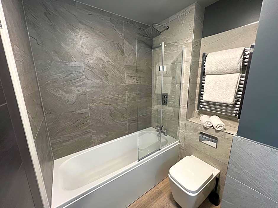 The Essex Golf & Country Club Hotel