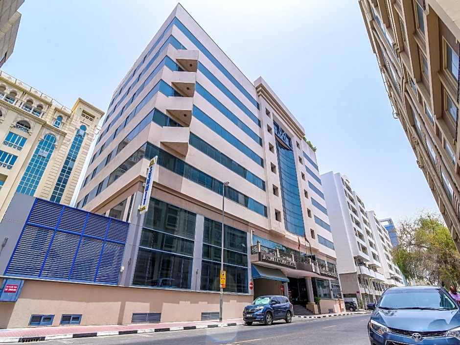 Landmark Summit Hotel