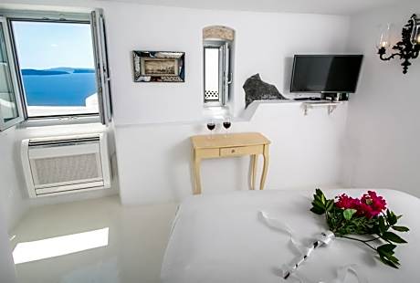 Olive - Superior Cave Suite with Hot Tub and Caldera View