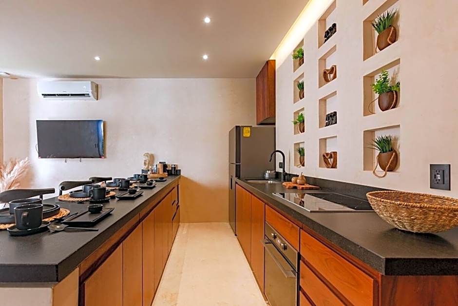 Encanto Luxe Jungle Apt 10min BeachHot TubKing