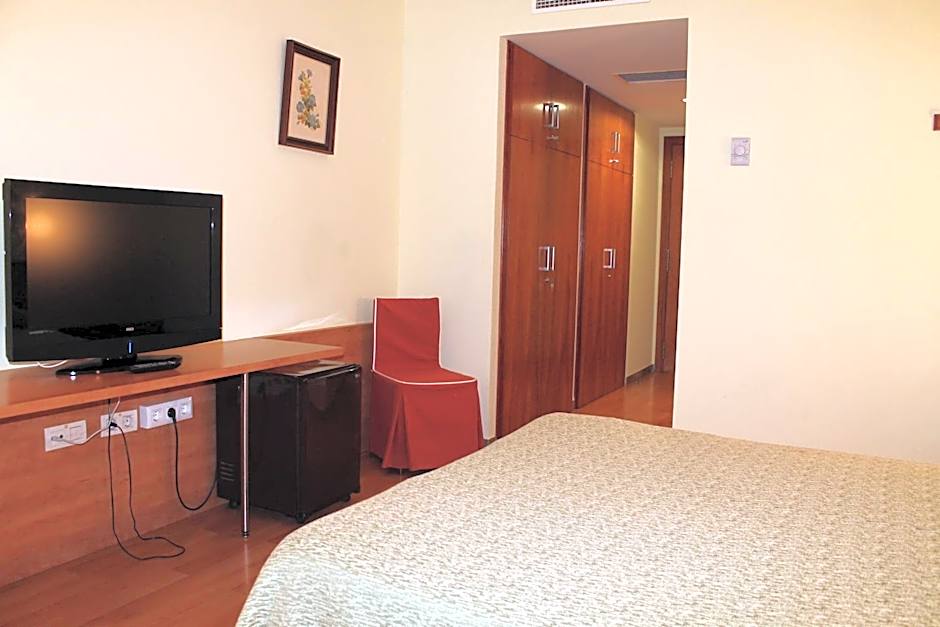 Photo 1 of 7 of Double Room