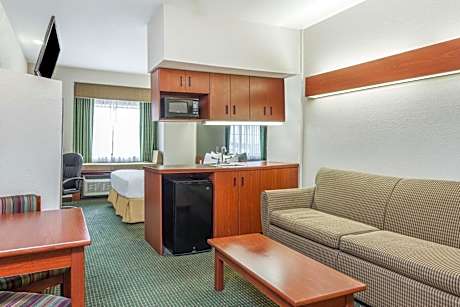 1 Queen Bed, Studio Suite, Non-Smoking