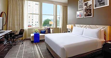 1 King Bed