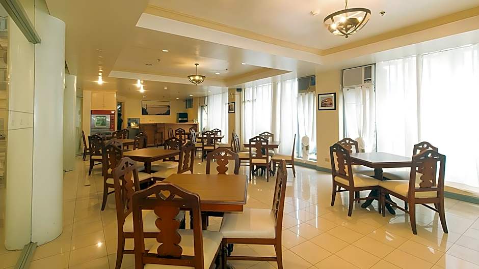 Royal Am Rei Hotel by RedDoorz